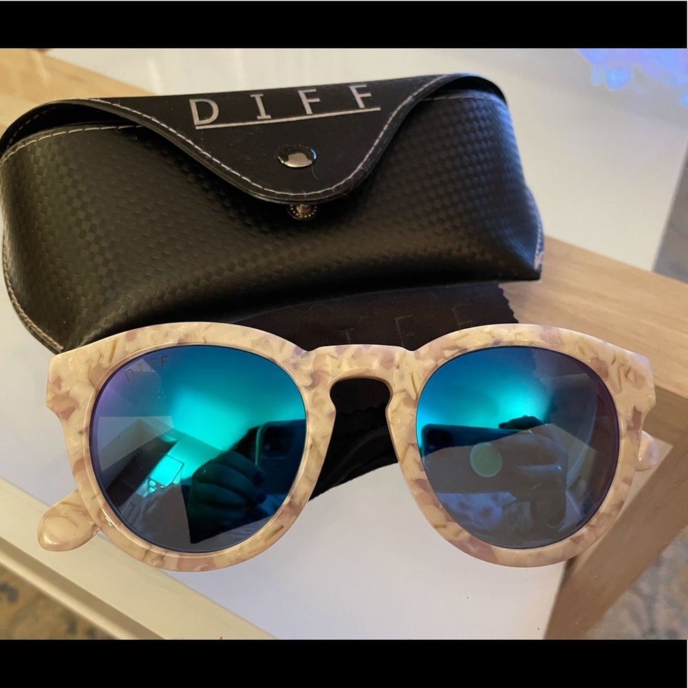 Diff Sunglasses - image 2